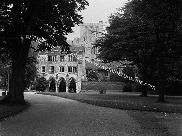 ALMSHOUSES IN CLOSE